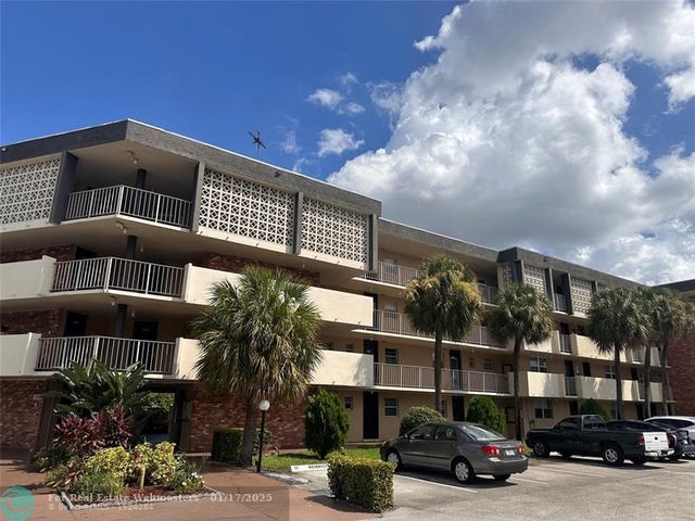 1 of 2 - 3051 Nw 46th Ave 306, Lauderdale Lakes, FL