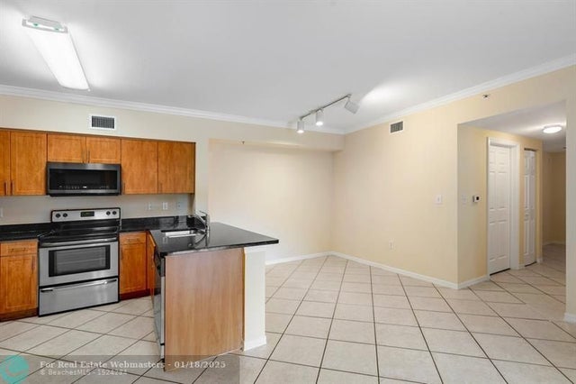 5 of 37 - 6492 Emerald Dunes Dr 208, West Palm Beach, FL