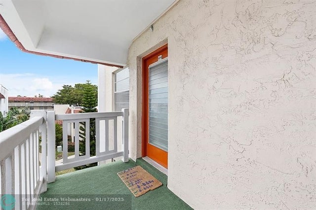 5 of 32 - 3551 Inverrary Dr 404, Lauderhill, FL