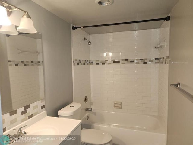 4 of 11 - 4174 Inverrary Dr 811, Lauderhill, FL