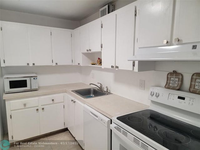 5 of 27 - 8220 Sw 24th St 4215, North Lauderdale, FL
