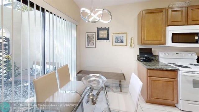 5 of 41 - 8460 Casa Del Lago E, Boca Raton, FL