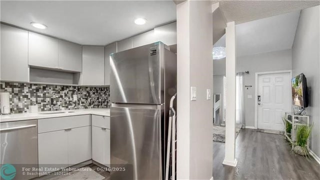 2 of 23 - 410 Se 11th Ct 1, Fort Lauderdale, FL