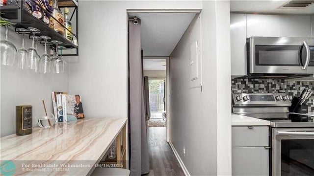 4 of 23 - 410 Se 11th Ct 1, Fort Lauderdale, FL