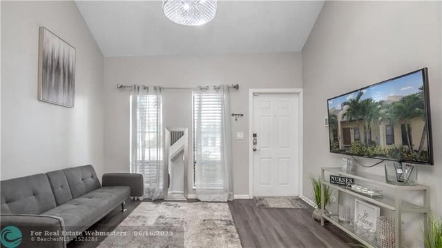 5 of 23 - 410 Se 11th Ct 1, Fort Lauderdale, FL