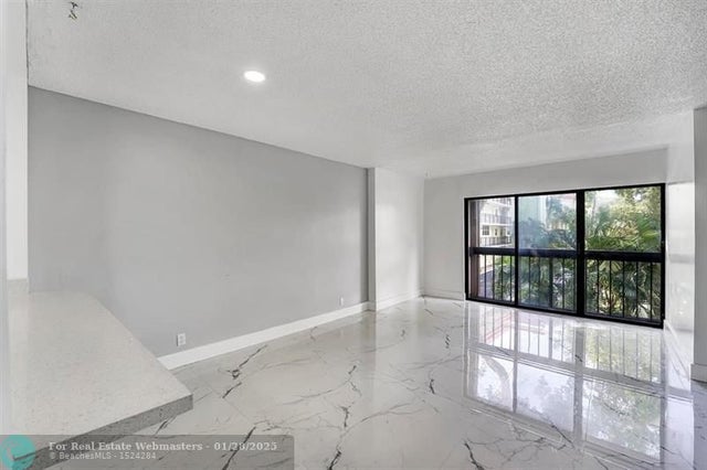 5 of 27 - 5495 Ne 25th Ave 204, Fort Lauderdale, FL