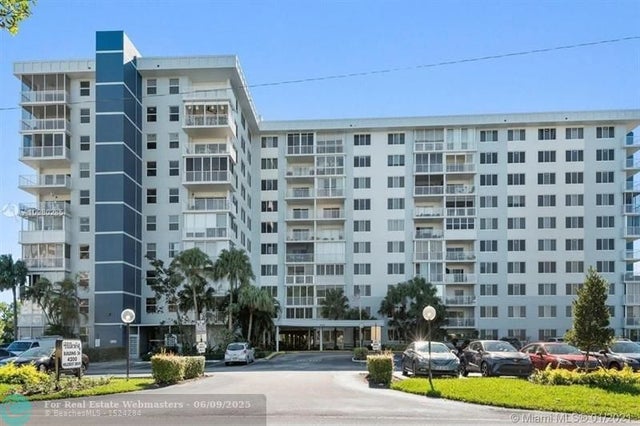1 of 43 - 4200 Hillcrest Dr 910, Hollywood, FL