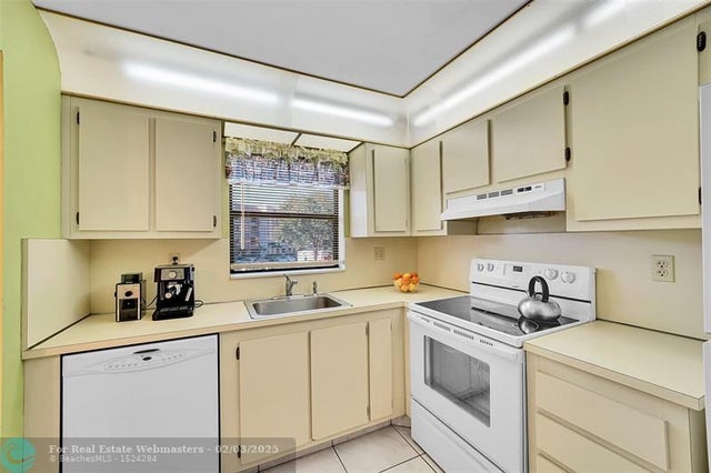 3 of 39 - 10123 Sunrise Lakes Blvd 206, Sunrise, FL