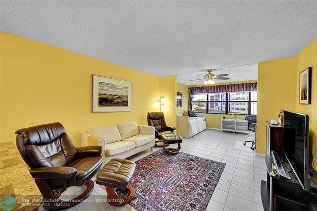 4 of 39 - 10123 Sunrise Lakes Blvd 206, Sunrise, FL