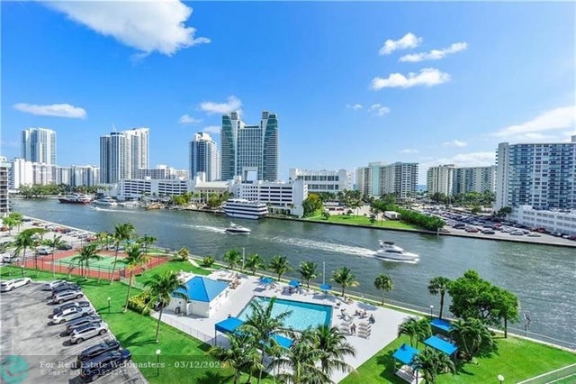 200 Leslie Dr 915, Hallandale