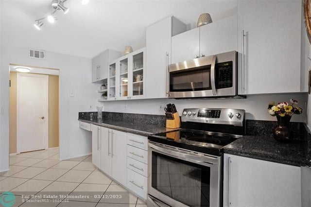 4 of 37 - 200 Leslie Dr 915, Hallandale, FL