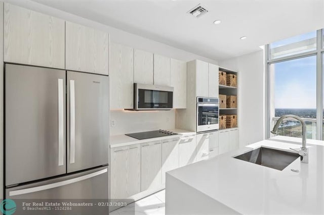 3 of 41 - 2000 Metropica Way Ph08, Sunrise, FL