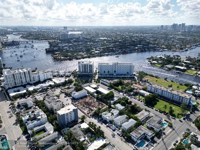 2 of 34 - 527 Orton Avenue 303 D, Fort Lauderdale, FL