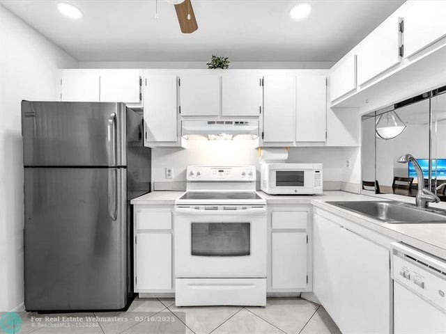 4 of 27 - 10405 Sunrise Lakes Blvd 304, Sunrise, FL
