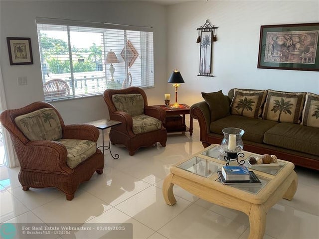 2141 Ne 68th St 204, Fort Lauderdale