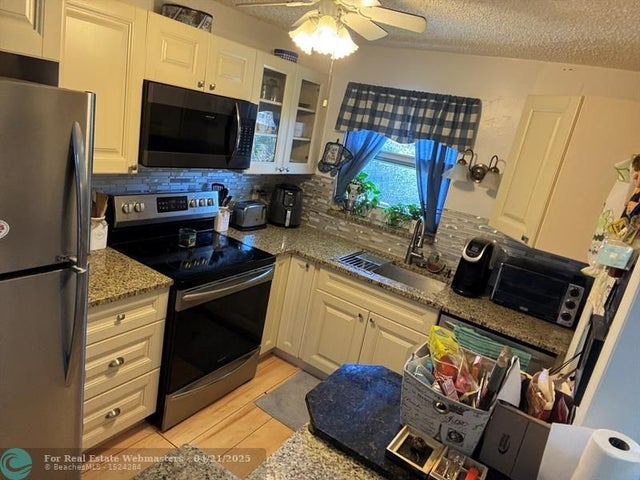 4 of 24 - 802 Se 7th St 306, Deerfield Beach, FL