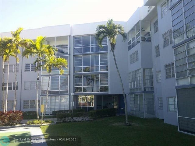 3 of 10 - 877 Ne 195th St 217, Miami, FL
