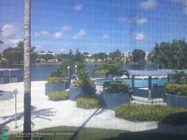 4 of 10 - 877 Ne 195th St 217, Miami, FL