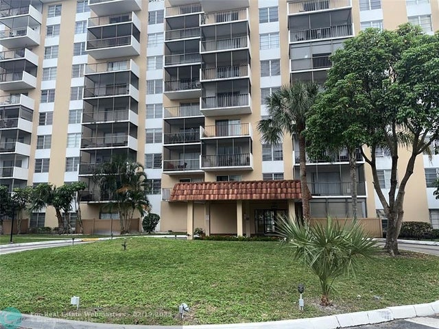 1 of 3 - 4174 Inverrary Dr 410, Lauderhill, FL