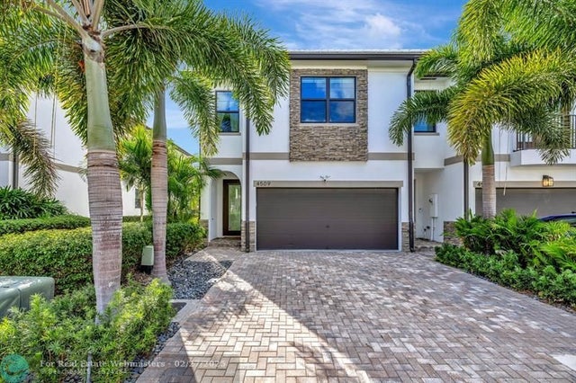 1 of 30 - 4509 E Aqua Bella Ln 4509, Fort Lauderdale, FL