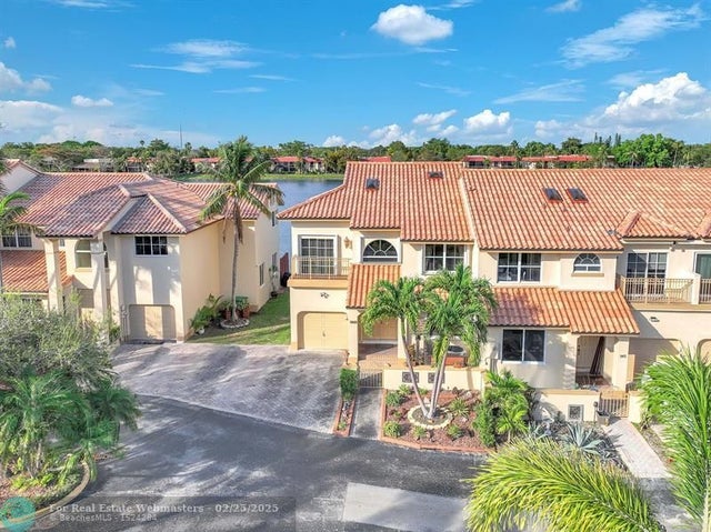2 of 44 - 745 Ne 195th St, Miami, FL
