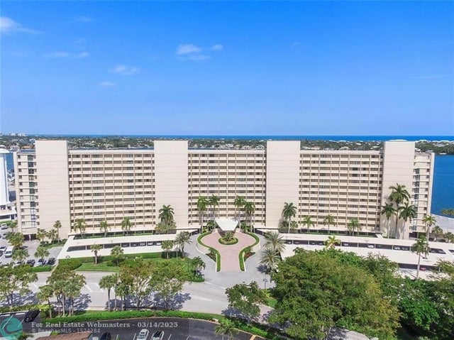 1 of 39 - 136 Lakeshore Dr 10, North Palm Beach, FL
