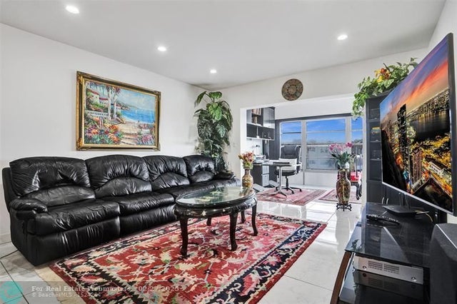 1 of 27 - 4706 Nw 36th St 605, Lauderdale Lakes, FL
