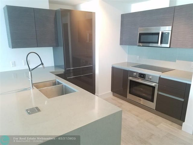 3 of 17 - 1080 Brickell Ave 2404, Miami, FL