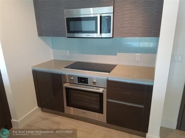 4 of 17 - 1080 Brickell Ave 2404, Miami, FL