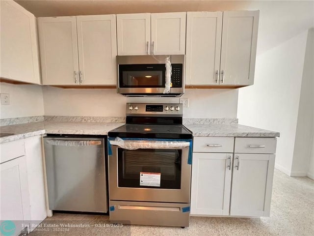 2 of 22 - 5061 Eadie Pl, West Palm Beach, FL