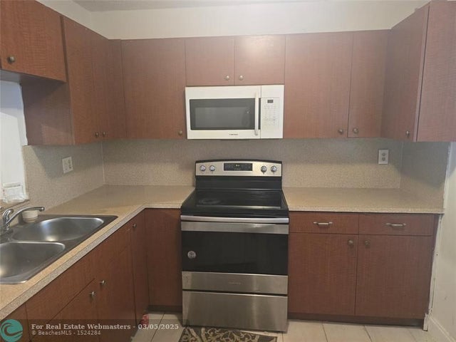 5 of 10 - 2800 Somerset Dr 203j, Lauderdale Lakes, FL