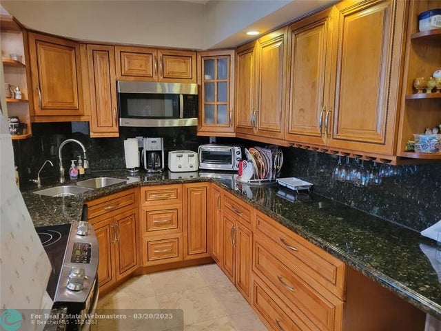 4 of 33 - 3233 Ne 34th St 322, Fort Lauderdale, FL