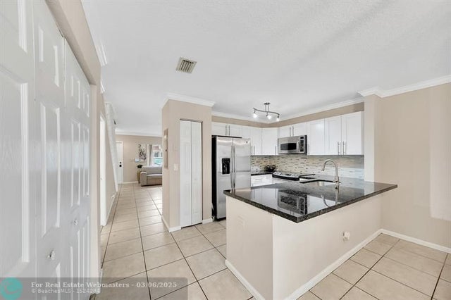 4 of 39 - 982 Summit Lake Drive, West Palm Beach, FL