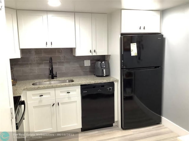 4 of 25 - 4174 Inverrary Dr 203, Lauderhill, FL