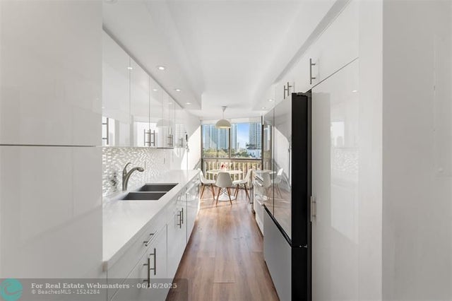 1000 E Island Blvd 807, Aventura