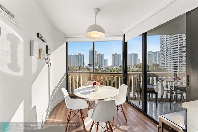 3 of 47 - 1000 E Island Blvd 807, Aventura, FL