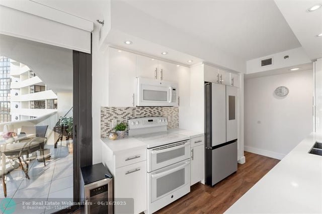 4 of 47 - 1000 E Island Blvd 807, Aventura, FL