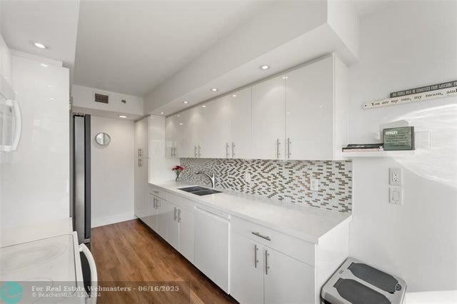 5 of 47 - 1000 E Island Blvd 807, Aventura, FL