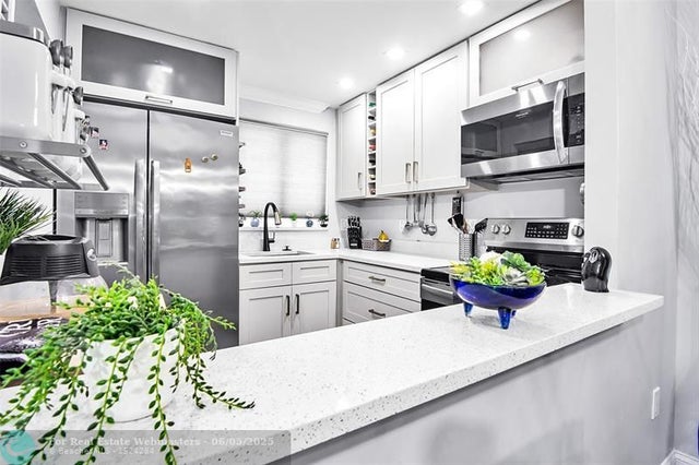 2 of 18 - 8020 N Sunrise Lakes Dr 206, Fort Lauderdale, FL