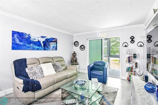 5 of 18 - 8020 N Sunrise Lakes Dr 206, Fort Lauderdale, FL