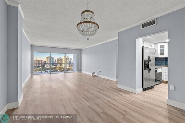 4 of 45 - 500 Bayview Dr 2023, Sunny Isles Beach, FL
