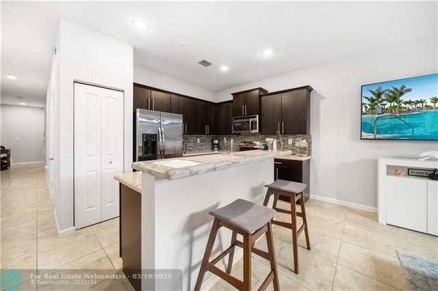 4 of 24 - 284 Sw 7th Ct 284, Pompano Beach, FL