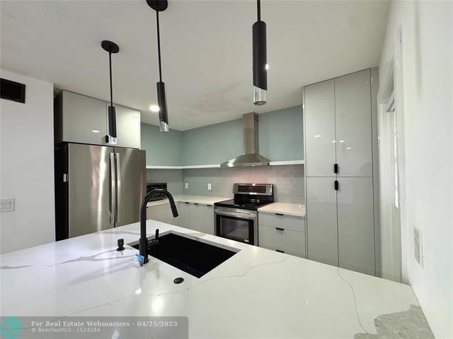 3005 1/2 Nw 68th St 9d, Fort Lauderdale