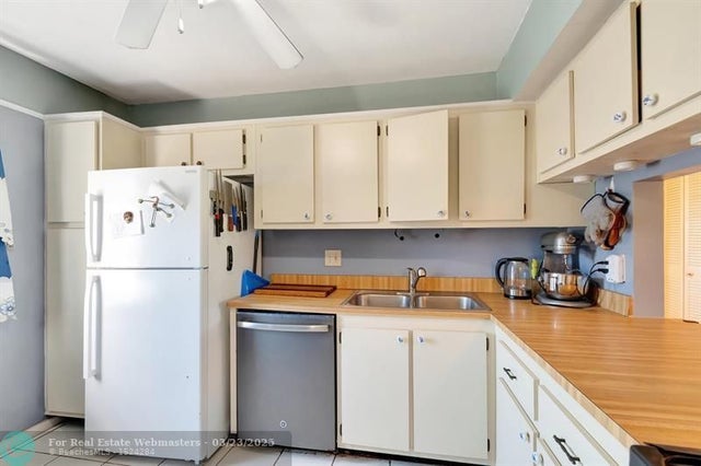 4 of 67 - 100 Lake Meryl Dr 201, West Palm Beach, FL