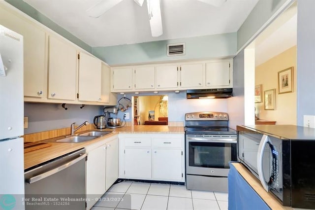 5 of 67 - 100 Lake Meryl Dr 201, West Palm Beach, FL
