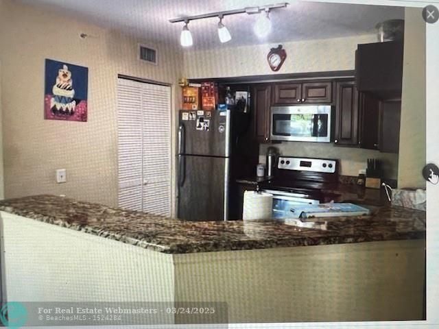 3 of 11 - 201 Villa Cir 201, Boynton Beach, FL