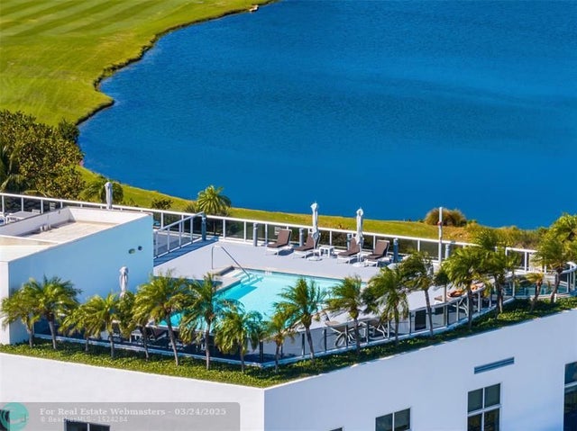 5 of 71 - 2001 Meridian Ave 318, Miami Beach, FL