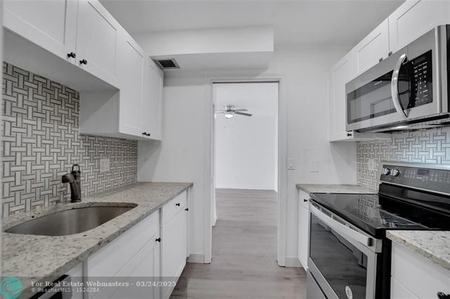 2 of 38 - 301 Croton Ave 302, Lantana, FL