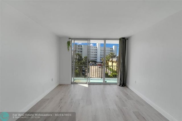 4 of 38 - 301 Croton Ave 302, Lantana, FL