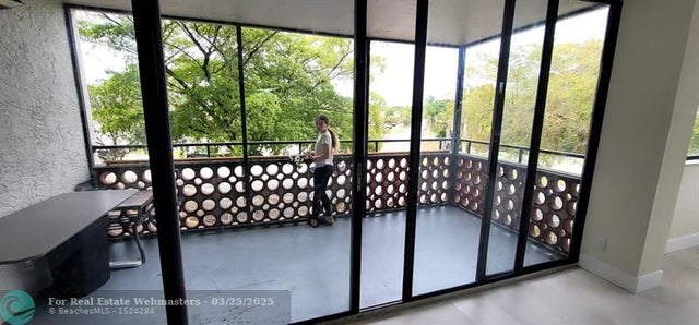 5 of 11 - 4222 Inverrary Blvd 4-209, Lauderhill, FL